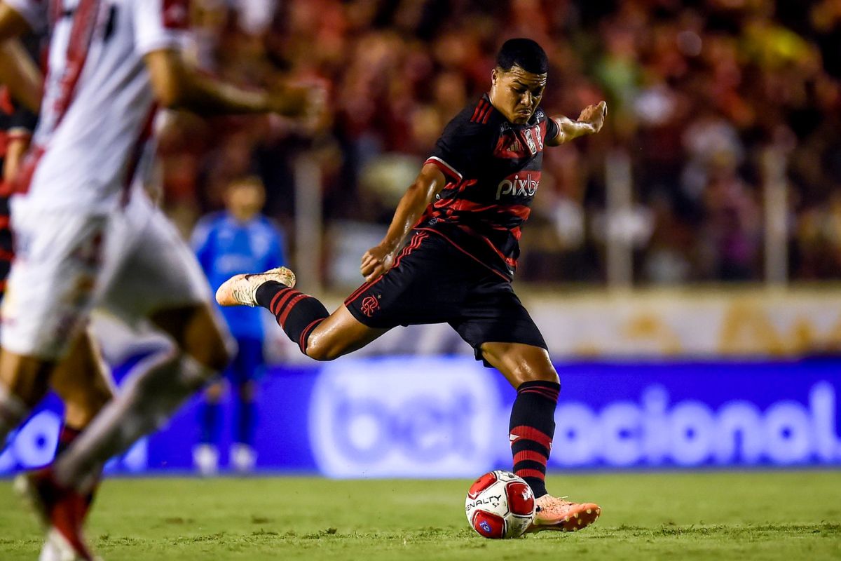 NOVO XODÓ! IGOR JESUS SE DESTACA PELO FLAMENGO E CAI NAS GRAÇAS DOS TORCEDORES